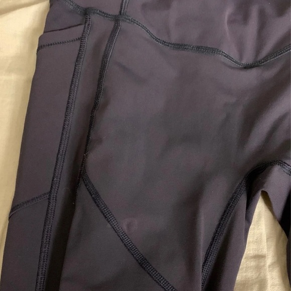 lululemon leggings (in all the right places) - Picture 4 of 7